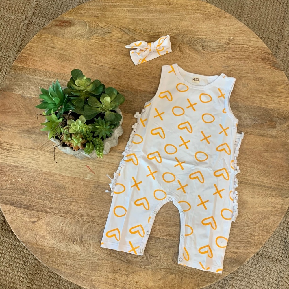 🌻PRICE DROP!🌻 XOXO Fringed Onesie and Bow! 💋